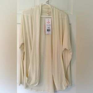 NWT Lucy Cream Enlightening Wrap - size large